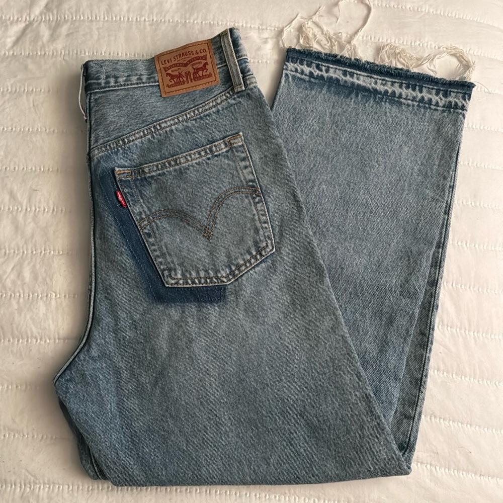 LEVI'S WOMEN'S RIBCAGE STRAIGHT ANKLE JEANS - LIGHT INDIGO